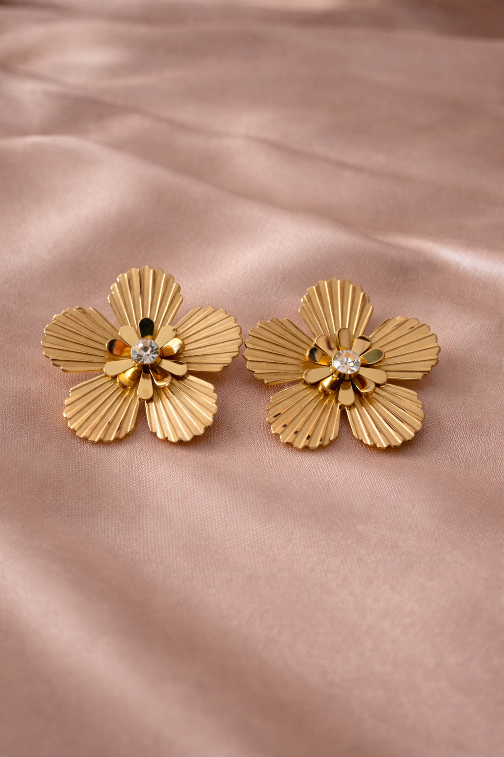 Fluted Flower Stud Earrings with Emerald Centre